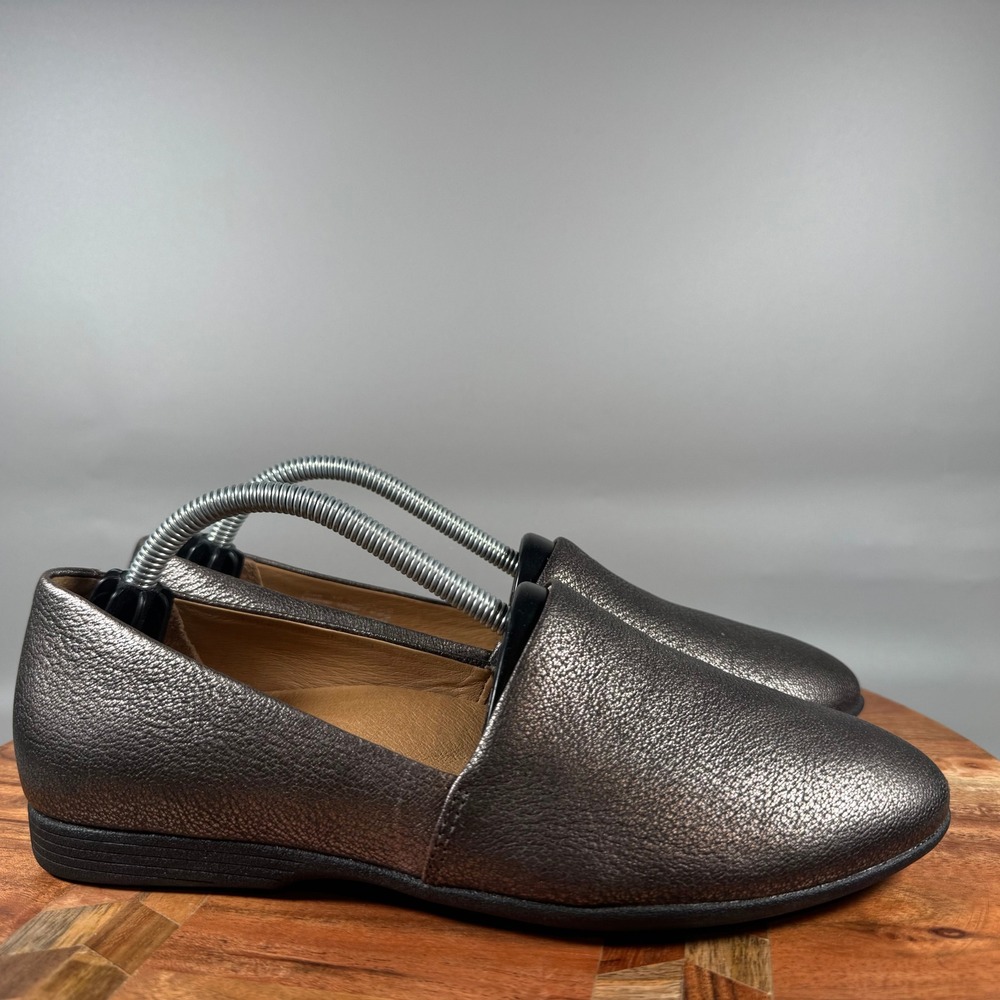 Dansko Fawna Pewter Metallic Leather Slip On Flats Womens Size 36 2036970200
